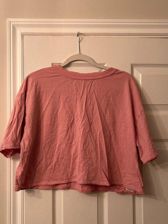 TNA Tops - 3/$15 🟣 Aritizia TNA Soft Feels Cropped Tee, Pink, Size X-small